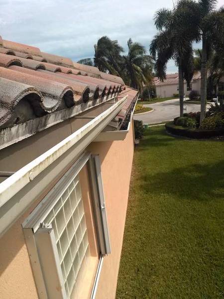 Gutter Cleaning in Lake Worth, FL (1)