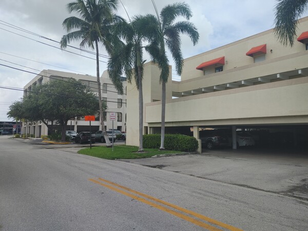 Exterior Commercial Painting in Miami, FL (1)