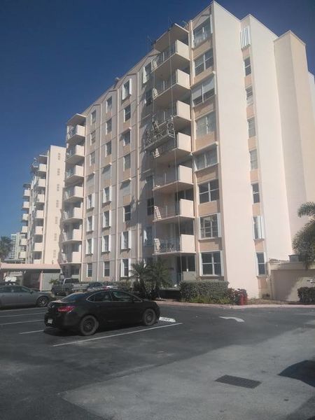 Stucco Repair & Exterior Painting in Hollywood, FL (1)